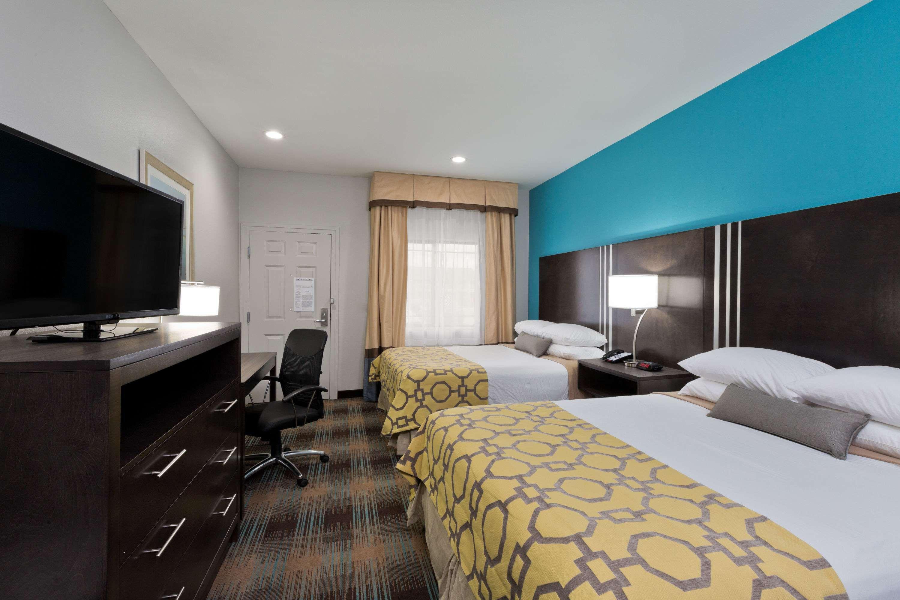 Baymont By Wyndham Bryan College Station Hotel Bagian luar foto