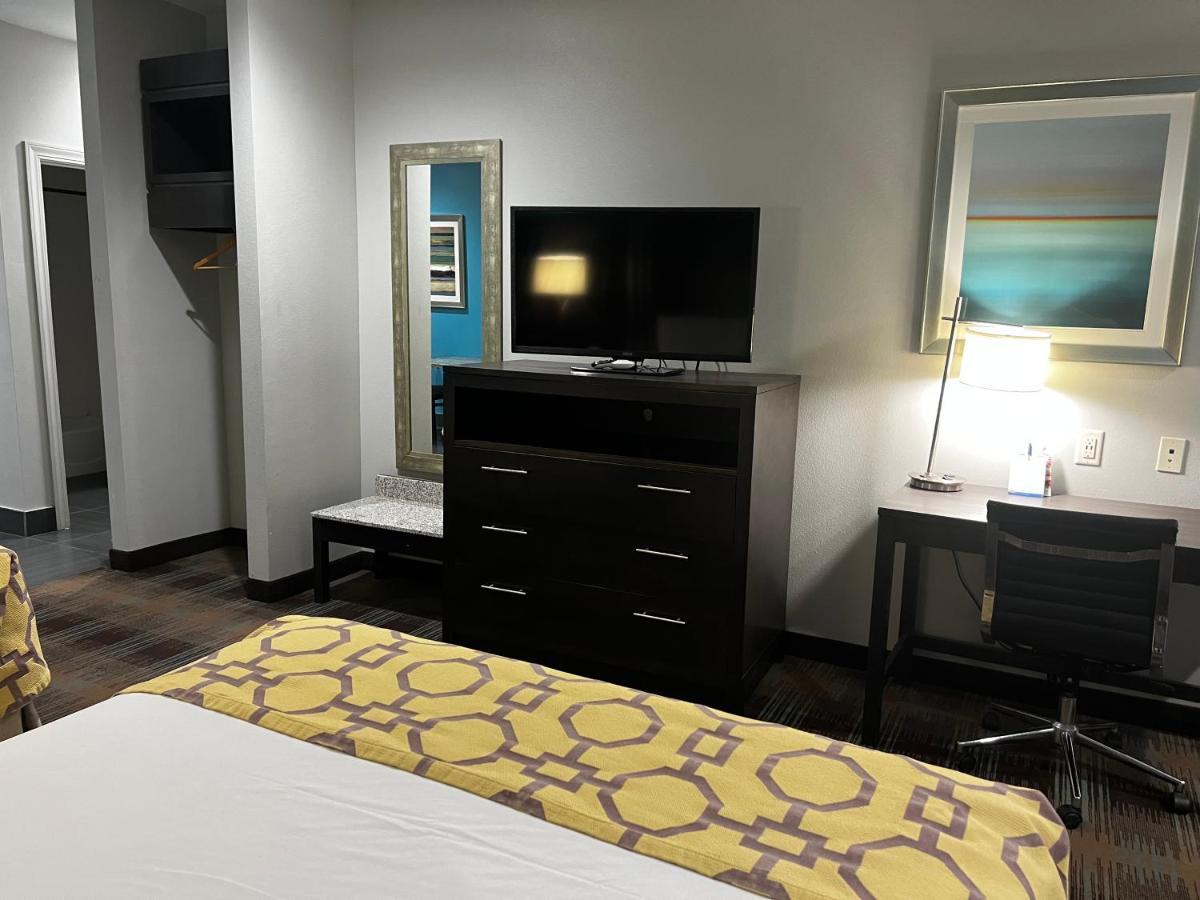 Baymont By Wyndham Bryan College Station Hotel Bagian luar foto